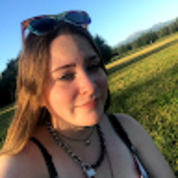 Meet your Posher, Emily - Picture 1 of 1